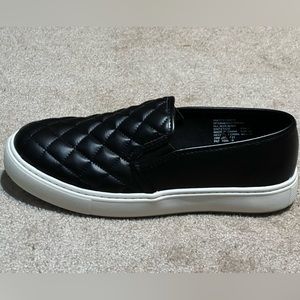 Time and Tru Women’s Slip On Memory Foam Shoes